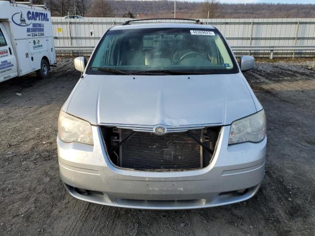 Photo 4 VIN: 2A4RR5D19AR153488 - CHRYSLER TOWN & COU 