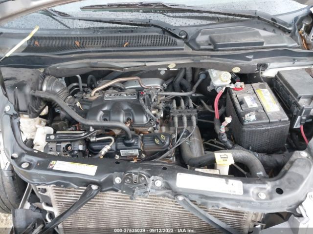 Photo 9 VIN: 2A4RR5D19AR170095 - CHRYSLER TOWN & COUNTRY 