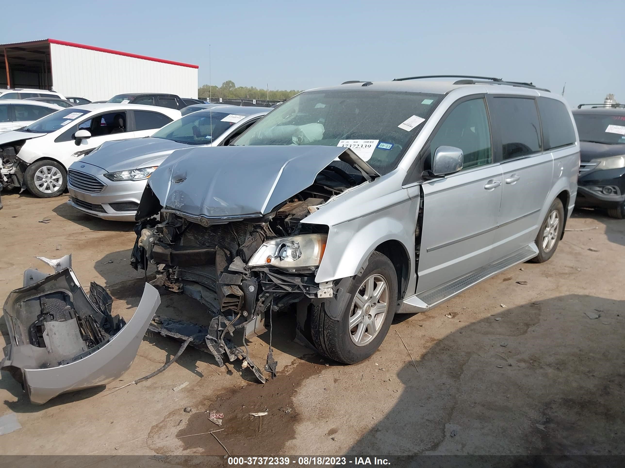 Photo 1 VIN: 2A4RR5D19AR170503 - CHRYSLER TOWN & COUNTRY 