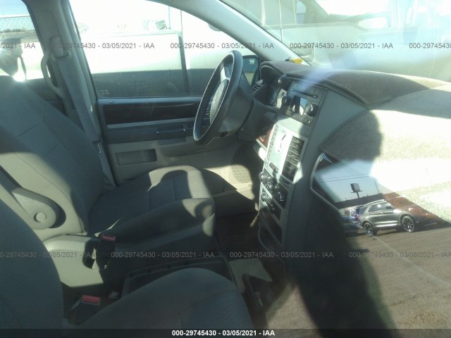 Photo 4 VIN: 2A4RR5D19AR212197 - CHRYSLER TOWN & COUNTRY 