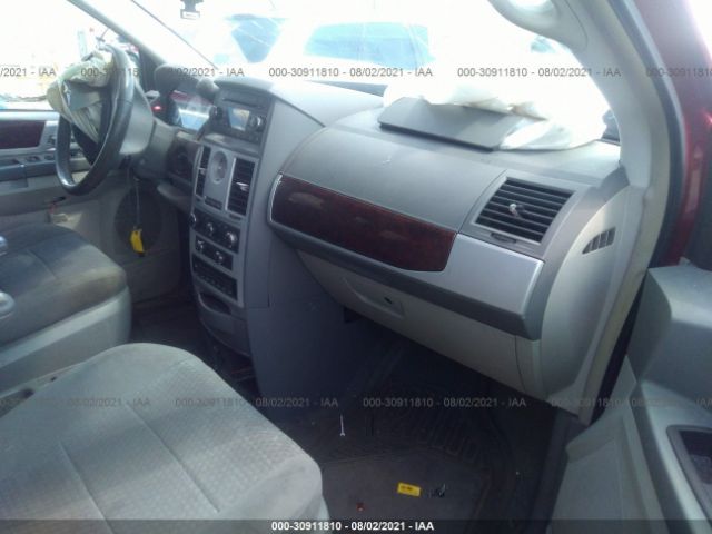 Photo 4 VIN: 2A4RR5D19AR213866 - CHRYSLER TOWN & COUNTRY 