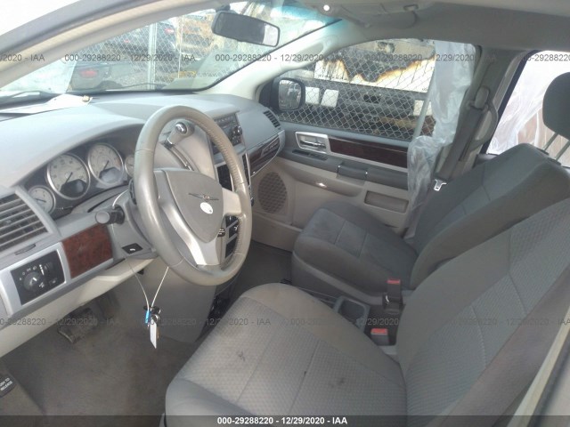 Photo 4 VIN: 2A4RR5D19AR249363 - CHRYSLER TOWN & COUNTRY 