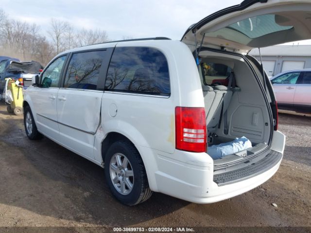 Photo 2 VIN: 2A4RR5D19AR278135 - CHRYSLER TOWN & COUNTRY 