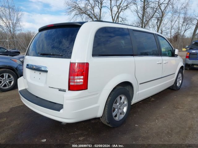 Photo 3 VIN: 2A4RR5D19AR278135 - CHRYSLER TOWN & COUNTRY 