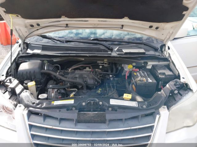 Photo 9 VIN: 2A4RR5D19AR278135 - CHRYSLER TOWN & COUNTRY 