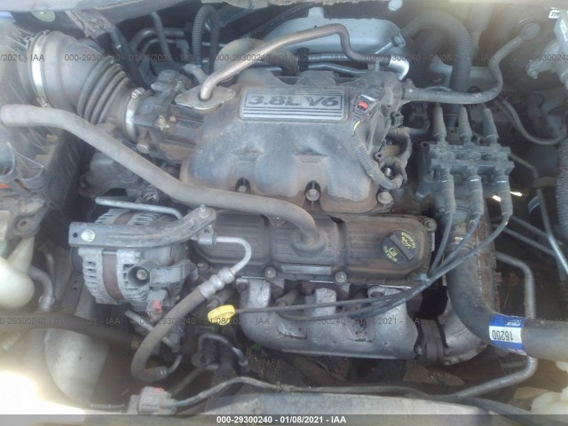 Photo 9 VIN: 2A4RR5D19AR284825 - CHRYSLER TOWN & COUNTRY 