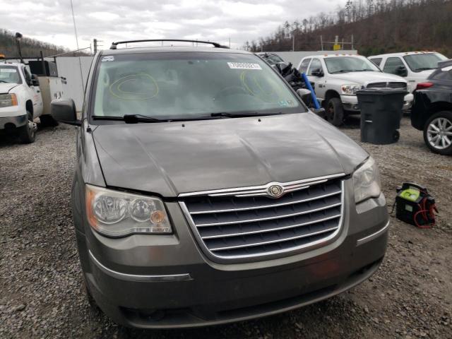 Photo 8 VIN: 2A4RR5D19AR298837 - CHRYSLER TOWN &AMP COU 