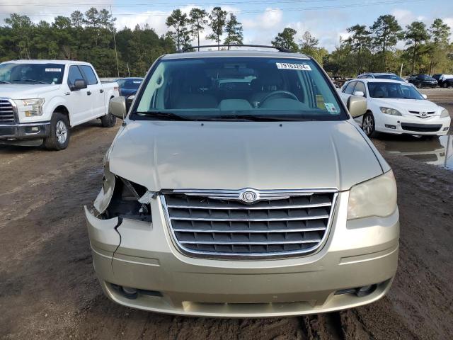 Photo 4 VIN: 2A4RR5D19AR300361 - CHRYSLER TOWN & COU 