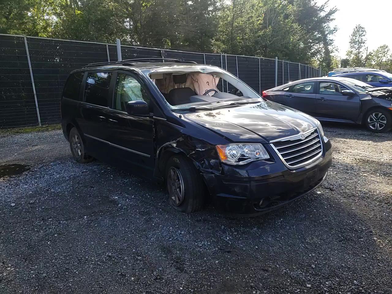 Photo 10 VIN: 2A4RR5D19AR345008 - CHRYSLER TOWN & COU 