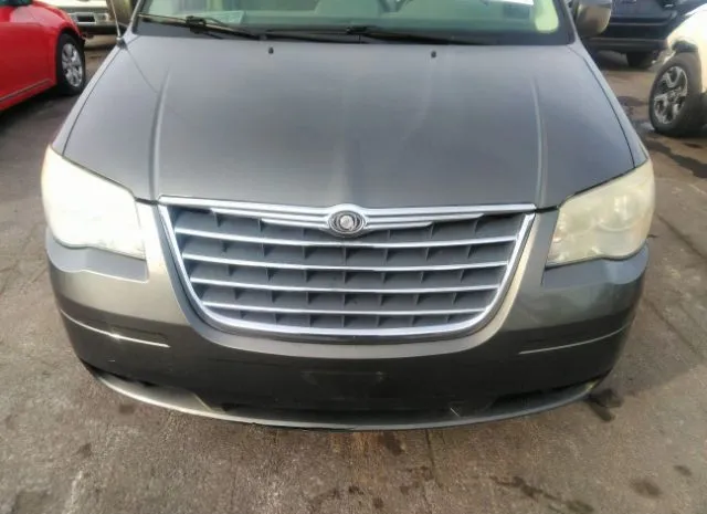 Photo 5 VIN: 2A4RR5D19AR357756 - CHRYSLER TOWN & COUNTRY 