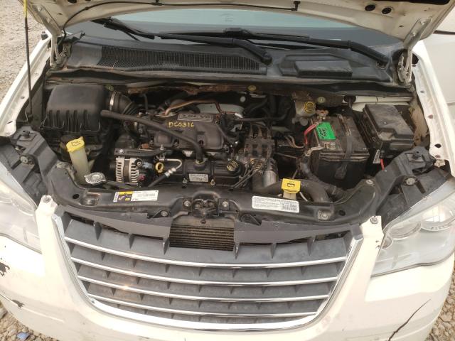 Photo 6 VIN: 2A4RR5D19AR373200 - CHRYSLER TOWN &AMP COU 