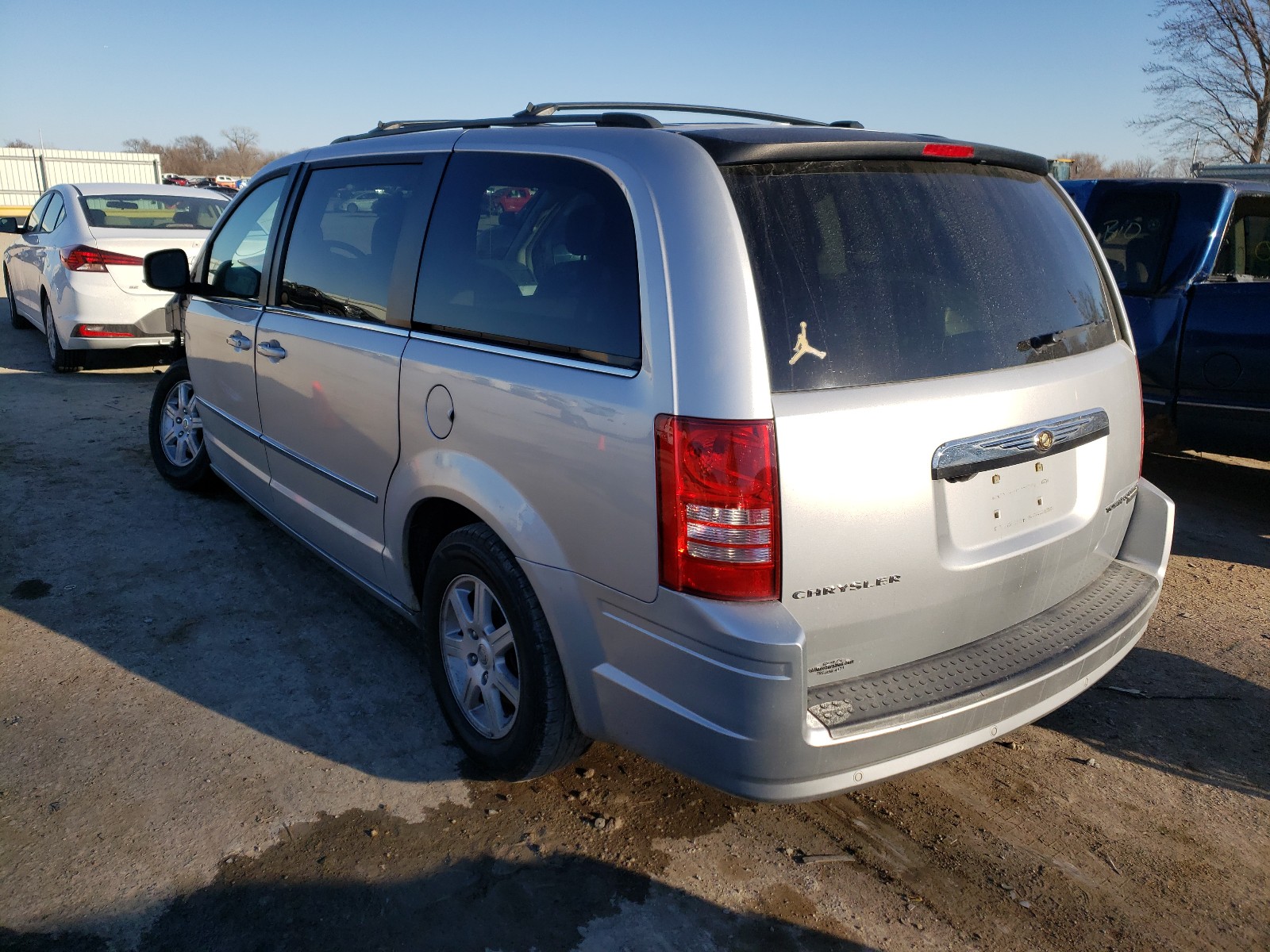 Photo 2 VIN: 2A4RR5D19AR423268 - CHRYSLER TOWN &AMP COU 