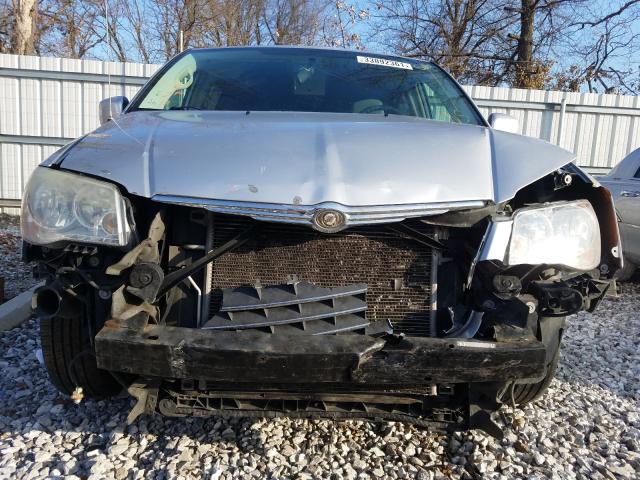 Photo 8 VIN: 2A4RR5D19AR428633 - CHRYSLER TOWN &AMP COU 