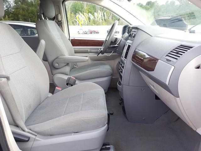 Photo 4 VIN: 2A4RR5D19AR467884 - CHRYSLER TOWN & COU 