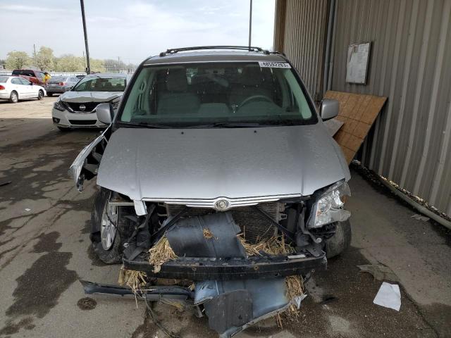 Photo 4 VIN: 2A4RR5D19AR494082 - CHRYSLER TOWN & COU 