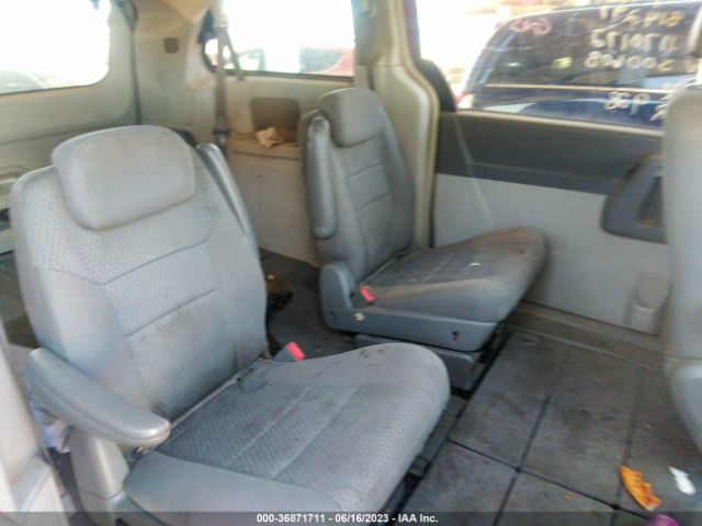 Photo 7 VIN: 2A4RR5D19AR500608 - CHRYSLER TOWN & COUNTRY 