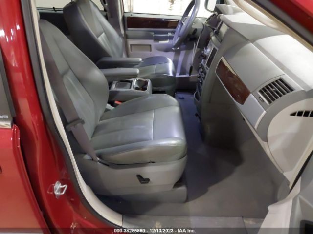 Photo 4 VIN: 2A4RR5D1XAR109757 - CHRYSLER TOWN & COUNTRY 