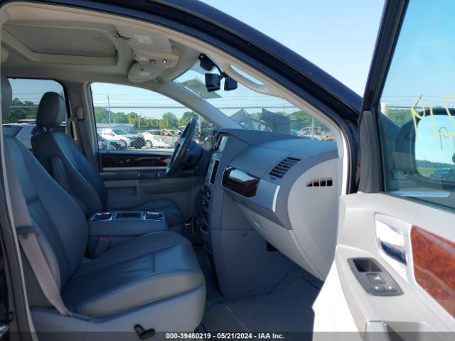 Photo 4 VIN: 2A4RR5D1XAR151085 - CHRYSLER TOWN & COUNTRY 