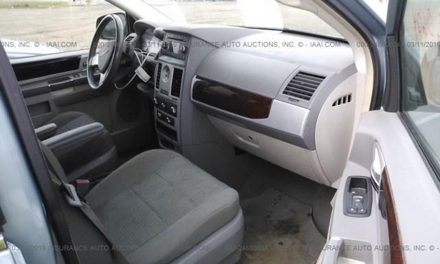 Photo 4 VIN: 2A4RR5D1XAR176780 - CHRYSLER TOWN AND COUNTRY 