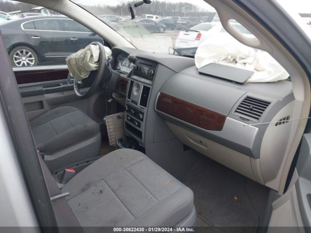 Photo 4 VIN: 2A4RR5D1XAR183079 - CHRYSLER TOWN & COUNTRY 