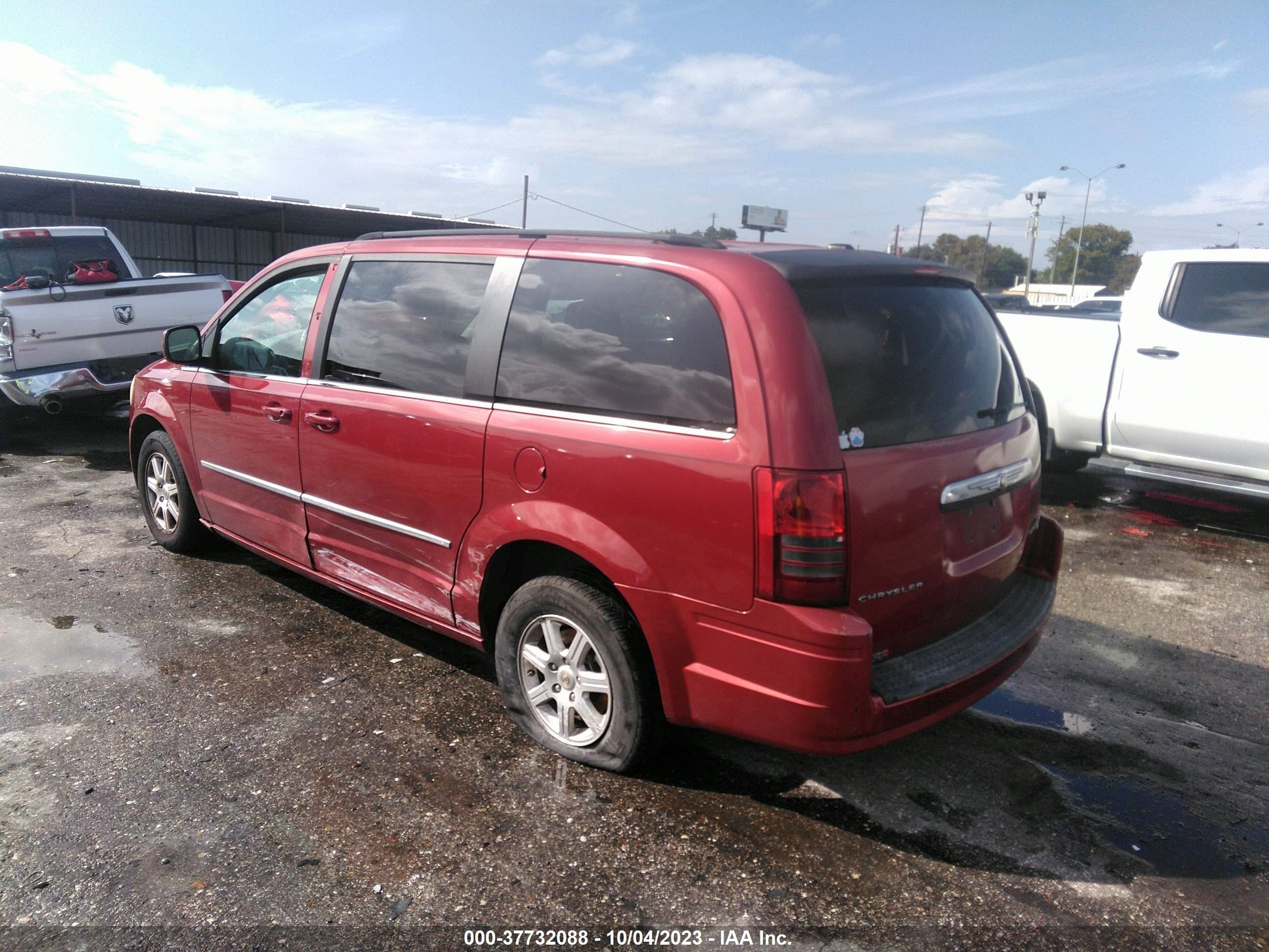 Photo 2 VIN: 2A4RR5D1XAR243460 - CHRYSLER TOWN & COUNTRY 