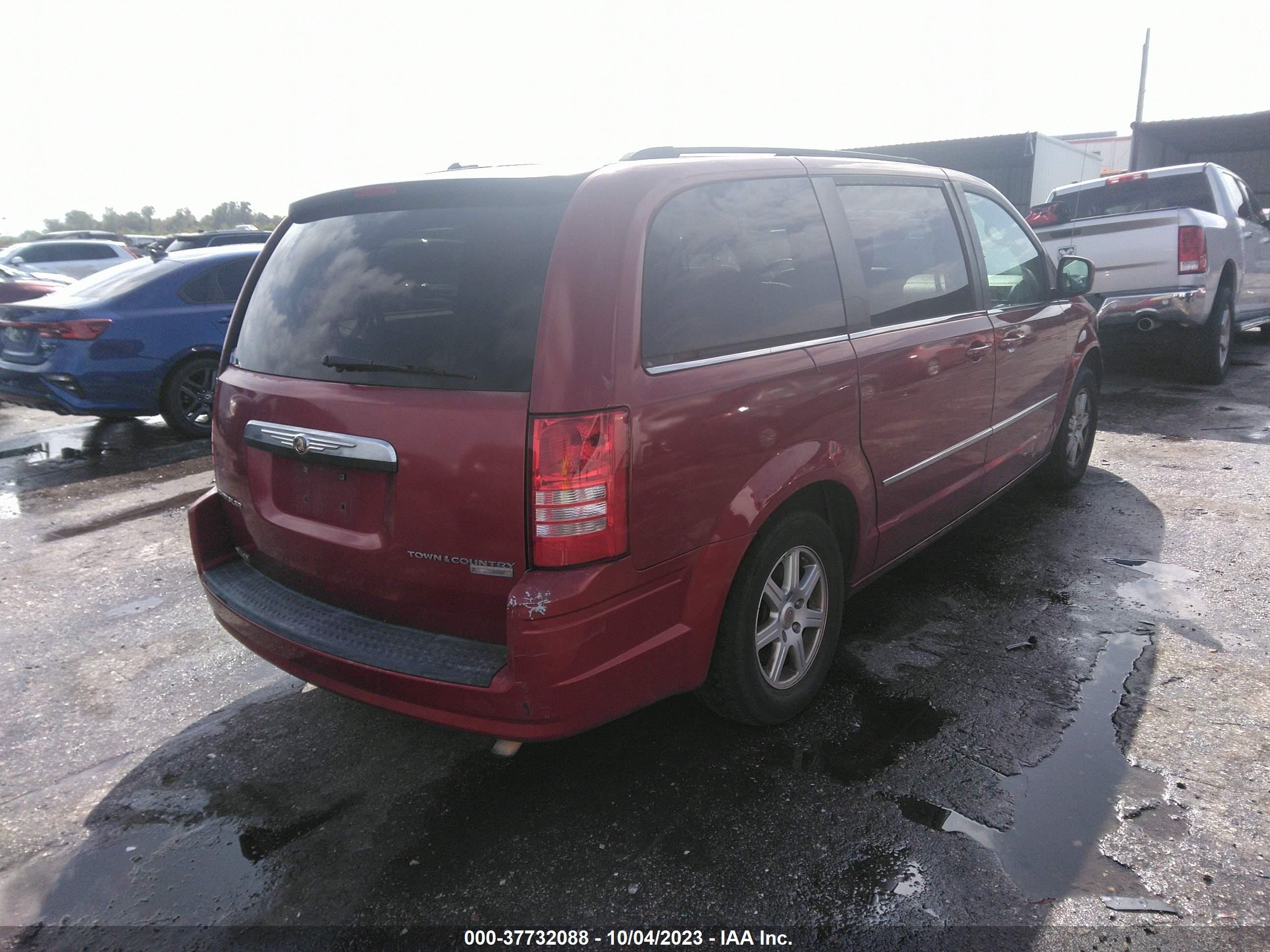 Photo 3 VIN: 2A4RR5D1XAR243460 - CHRYSLER TOWN & COUNTRY 