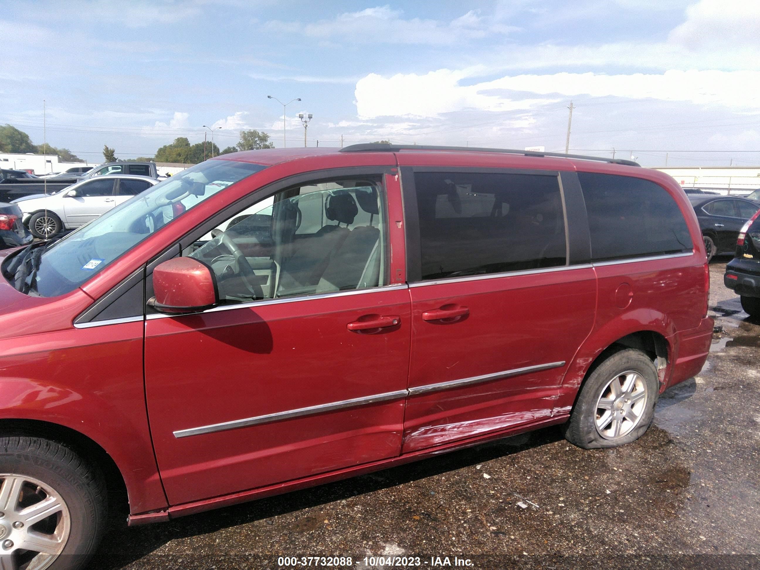 Photo 5 VIN: 2A4RR5D1XAR243460 - CHRYSLER TOWN & COUNTRY 