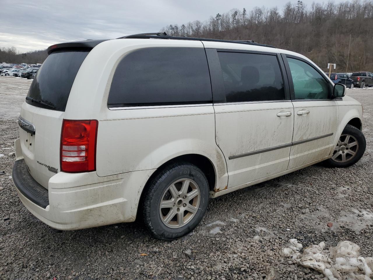 Photo 2 VIN: 2A4RR5D1XAR301051 - CHRYSLER TOWN & COUNTRY 