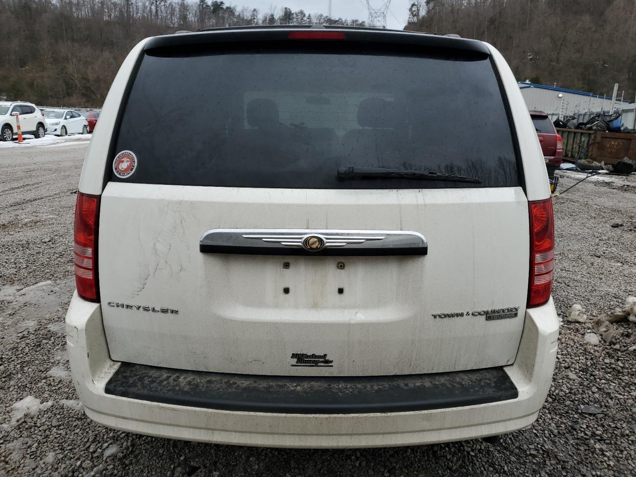 Photo 5 VIN: 2A4RR5D1XAR301051 - CHRYSLER TOWN & COUNTRY 