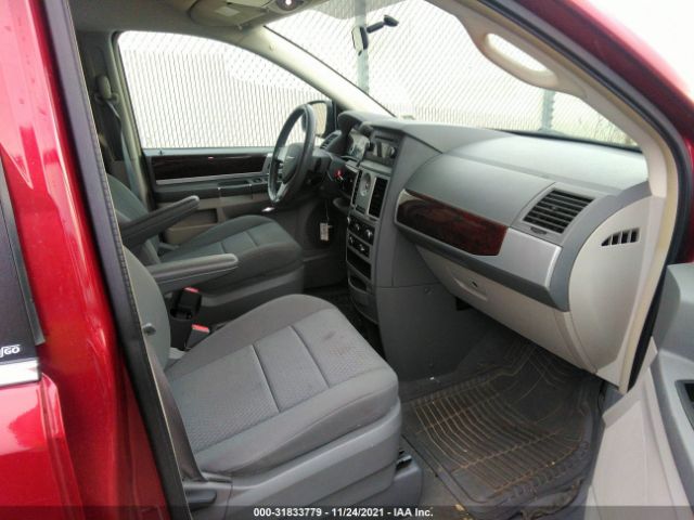 Photo 4 VIN: 2A4RR5D1XAR319923 - CHRYSLER TOWN & COUNTRY 