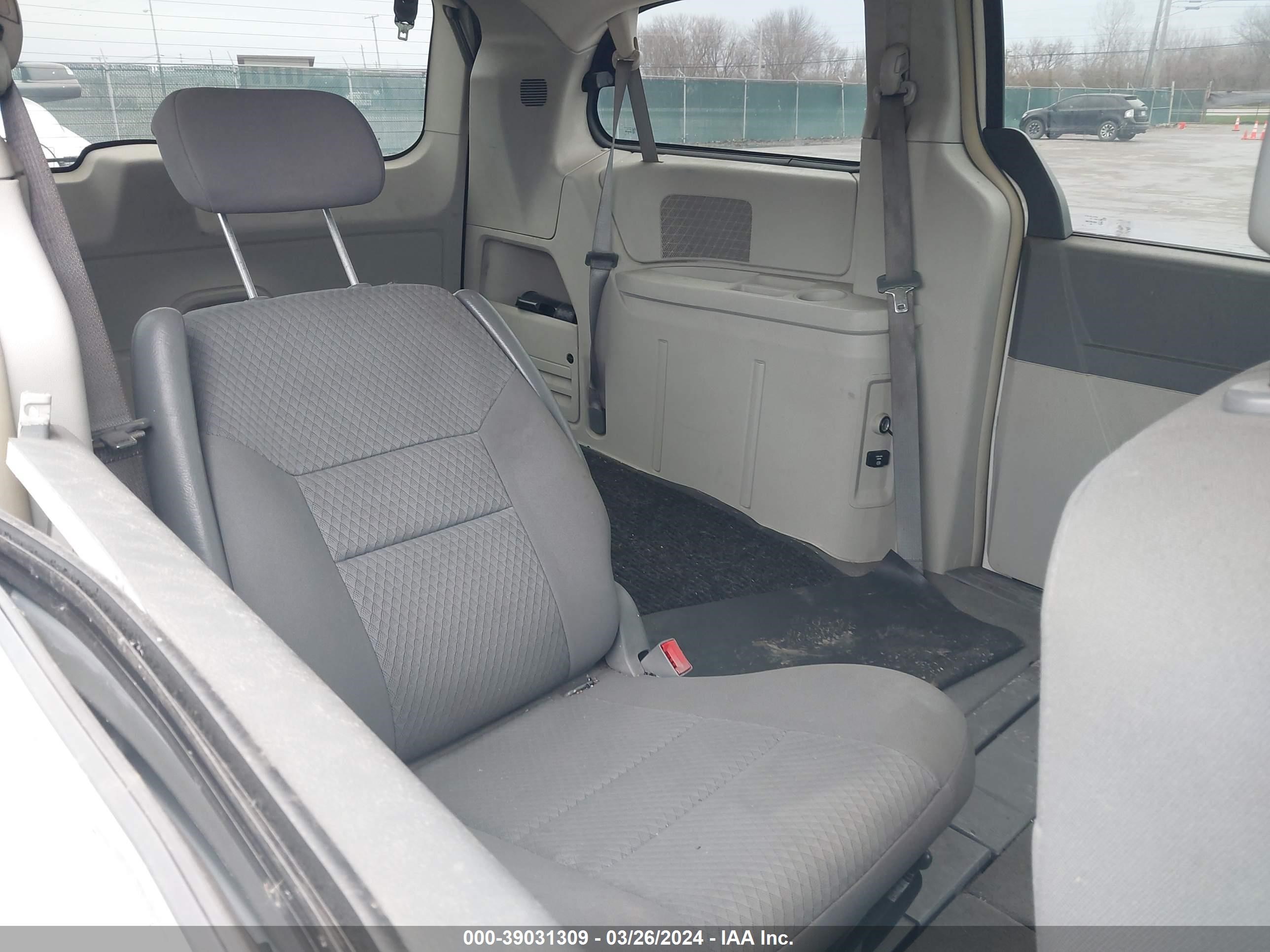 Photo 7 VIN: 2A4RR5D1XAR451726 - CHRYSLER TOWN & COUNTRY 