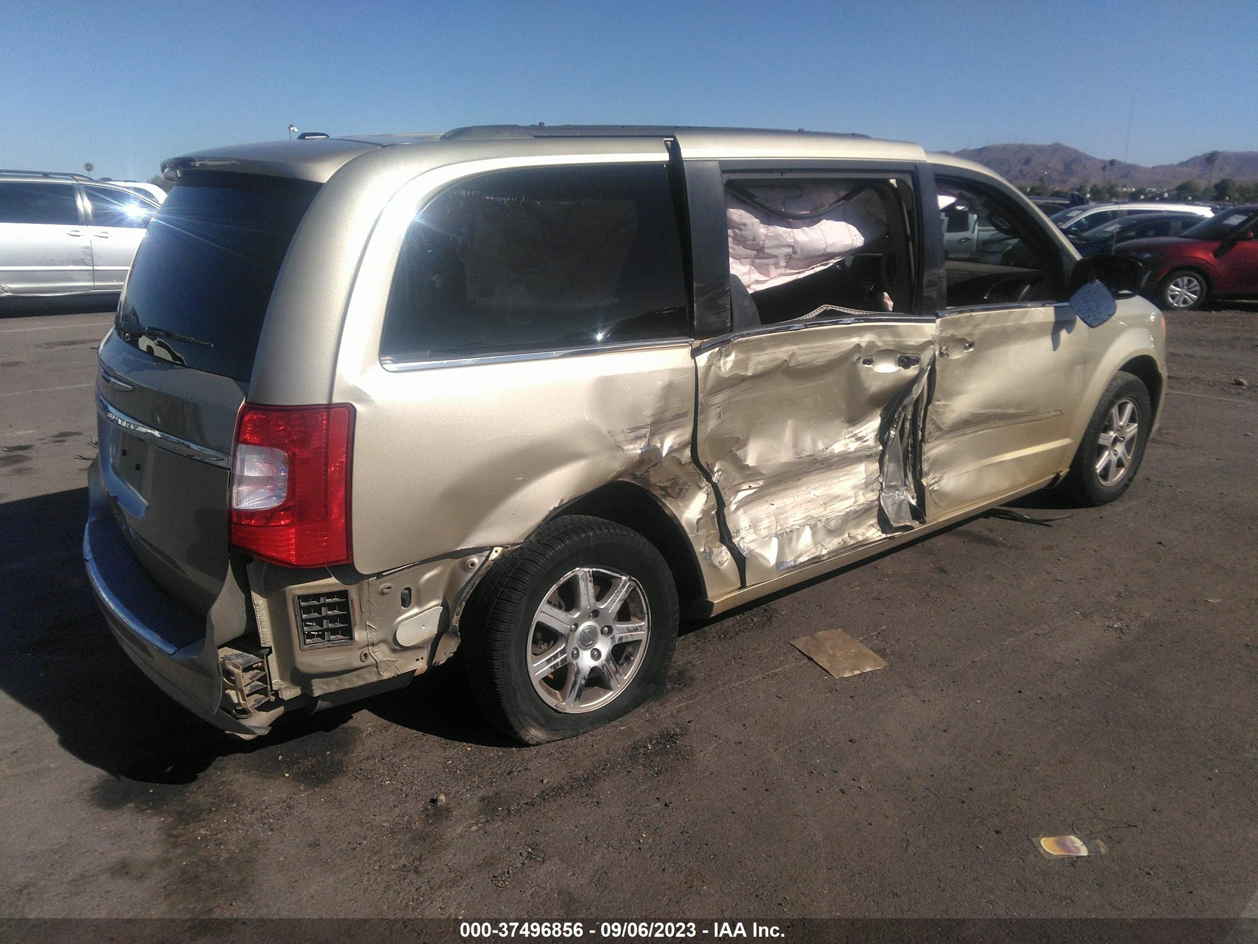 Photo 3 VIN: 2A4RR5DG0BR623767 - CHRYSLER TOWN & COUNTRY 