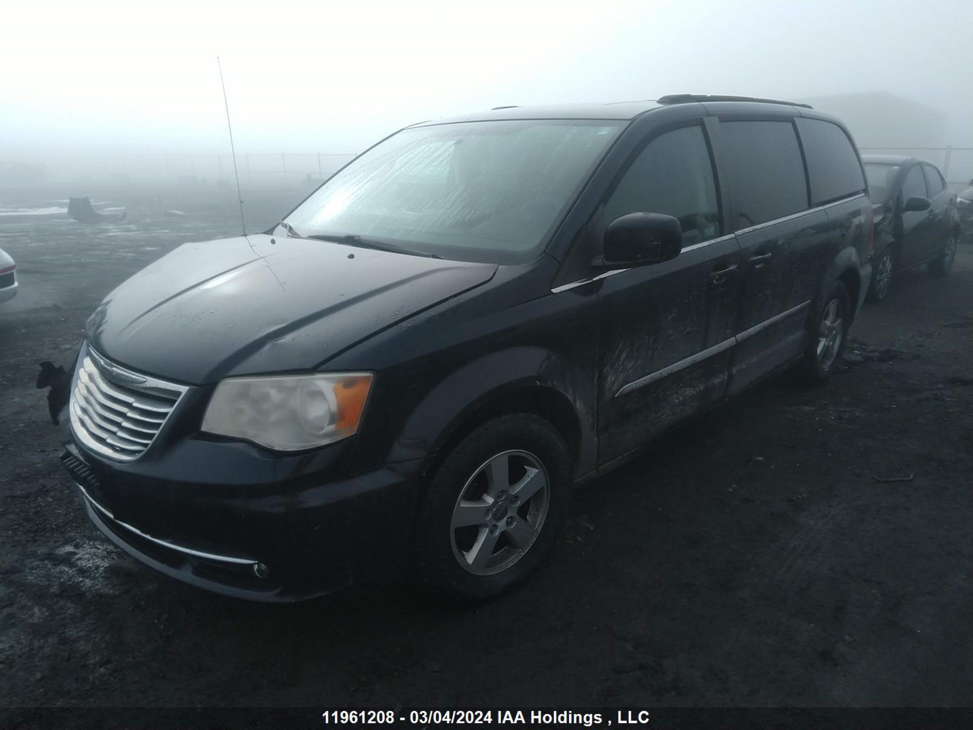 Photo 1 VIN: 2A4RR5DG0BR643341 - CHRYSLER TOWN & COUNTRY 