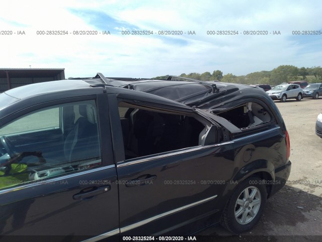 Photo 5 VIN: 2A4RR5DG0BR687615 - CHRYSLER TOWN & COUNTRY 