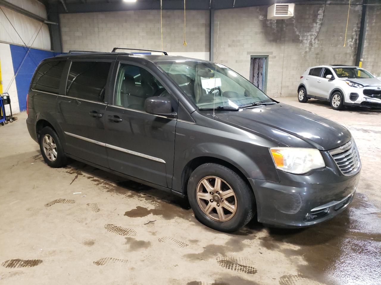 Photo 3 VIN: 2A4RR5DG0BR735100 - CHRYSLER TOWN & COUNTRY 