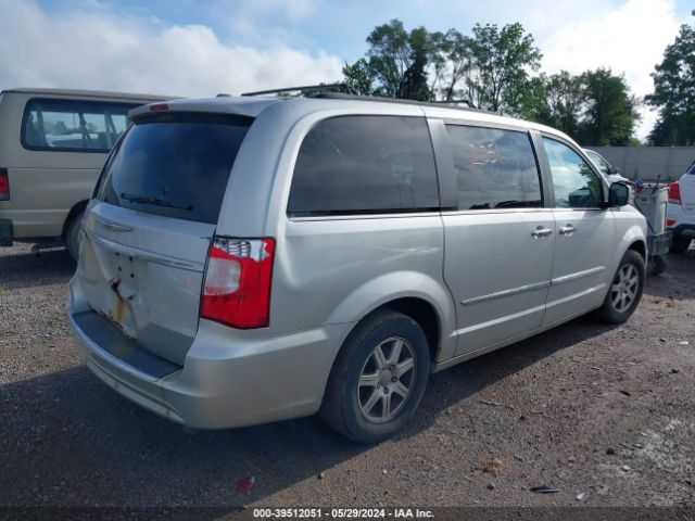 Photo 3 VIN: 2A4RR5DG0BR746582 - CHRYSLER TOWN AND COUNTRY 