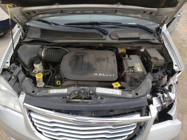 Photo 6 VIN: 2A4RR5DG1BR675795 - CHRYSLER TOWN &AMP COU 