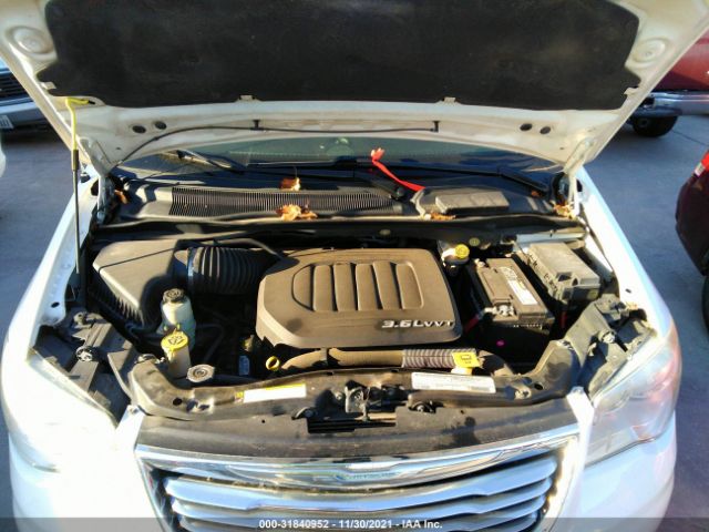 Photo 9 VIN: 2A4RR5DG1BR789148 - CHRYSLER TOWN & COUNTRY 