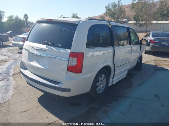 Photo 3 VIN: 2A4RR5DG2BR615301 - CHRYSLER TOWN & COUNTRY 