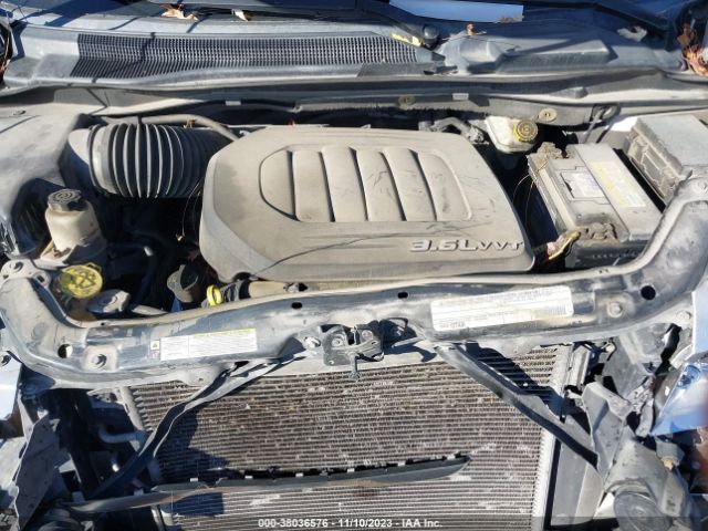 Photo 9 VIN: 2A4RR5DG2BR638190 - CHRYSLER TOWN & COUNTRY 