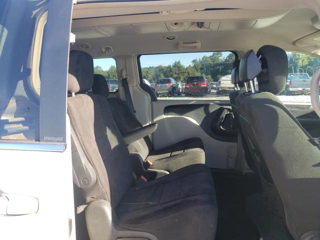 Photo 5 VIN: 2A4RR5DG2BR735499 - CHRYSLER TOWN &AMP COU 