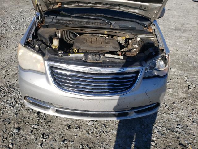 Photo 6 VIN: 2A4RR5DG2BR735499 - CHRYSLER TOWN &AMP COU 