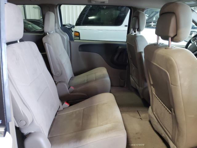 Photo 5 VIN: 2A4RR5DG2BR747409 - CHRYSLER TOWN &AMP COU 