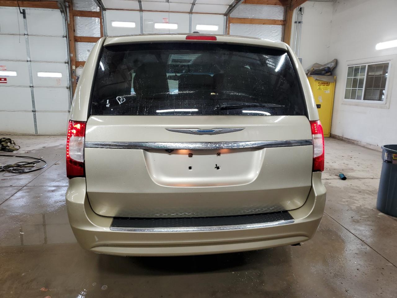 Photo 5 VIN: 2A4RR5DG2BR797811 - CHRYSLER TOWN & COUNTRY 