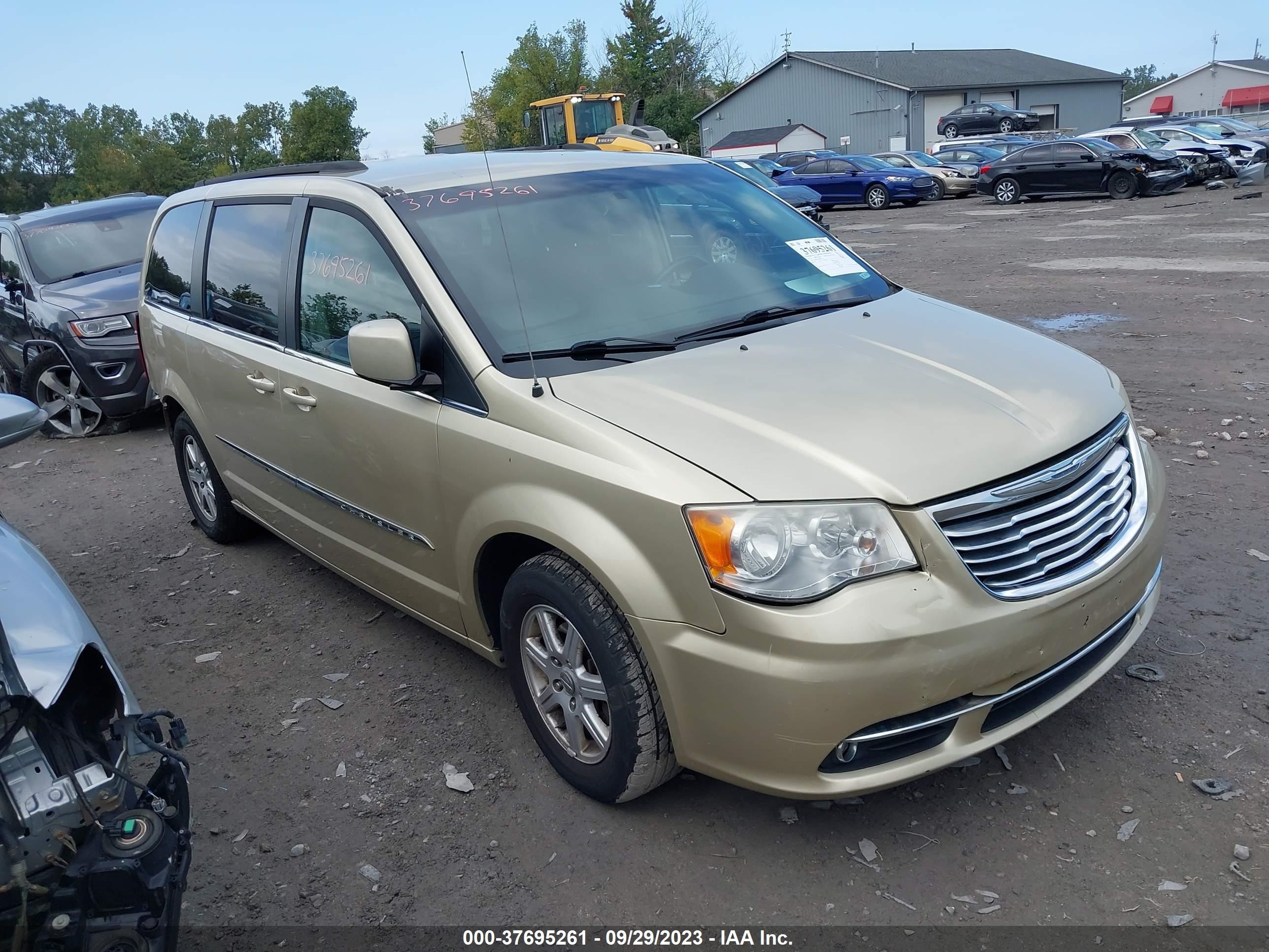 Photo 0 VIN: 2A4RR5DG3BR607465 - CHRYSLER TOWN & COUNTRY 