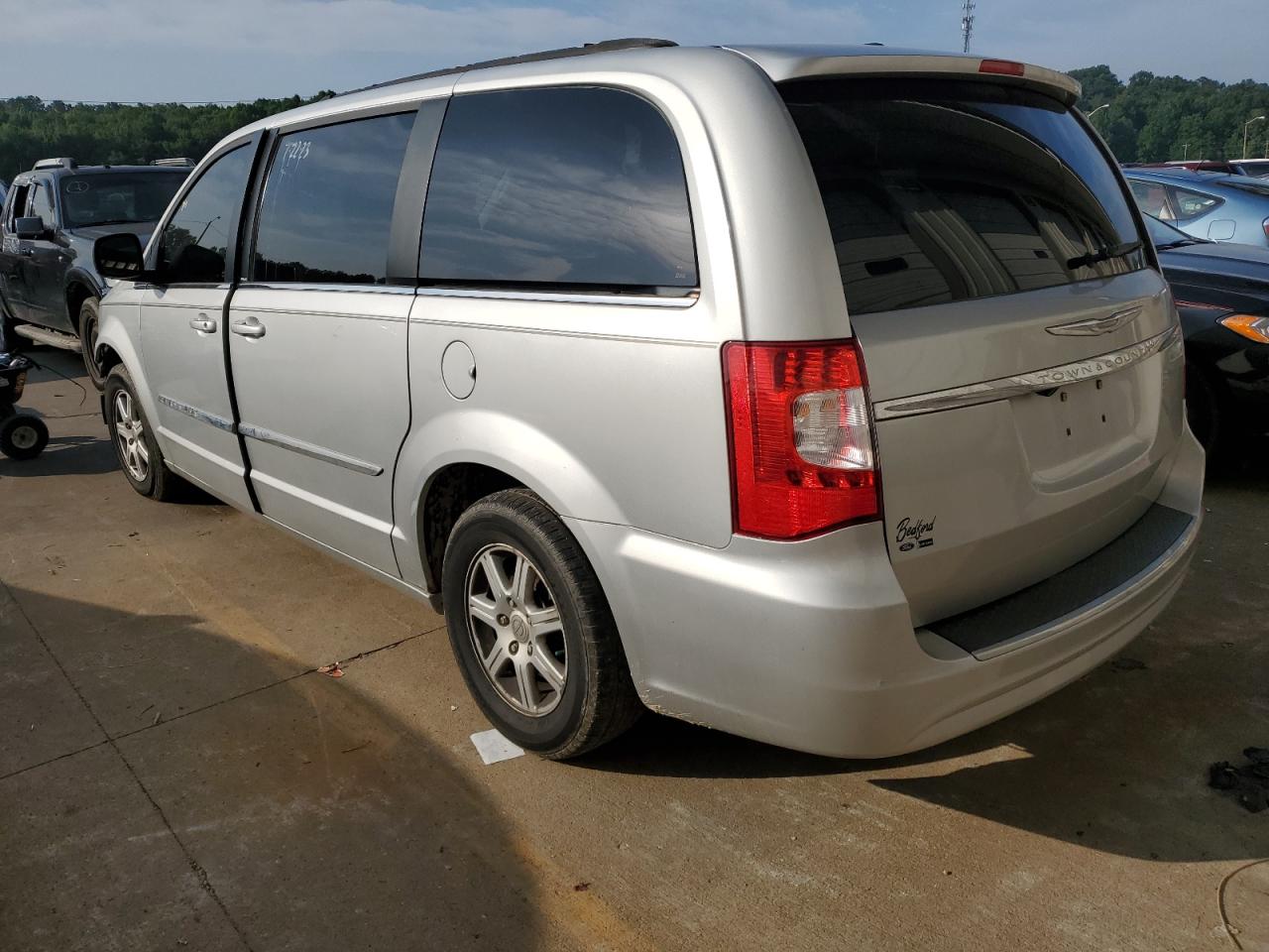 Photo 1 VIN: 2A4RR5DG3BR607840 - CHRYSLER TOWN & COUNTRY 