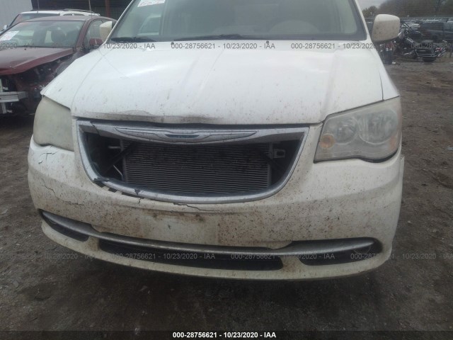 Photo 5 VIN: 2A4RR5DG3BR665544 - CHRYSLER TOWN & COUNTRY 