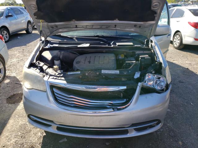 Photo 6 VIN: 2A4RR5DG3BR702379 - CHRYSLER TOWN &AMP COU 