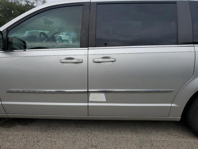 Photo 12 VIN: 2A4RR5DG3BR771427 - CHRYSLER TOWN & COU 