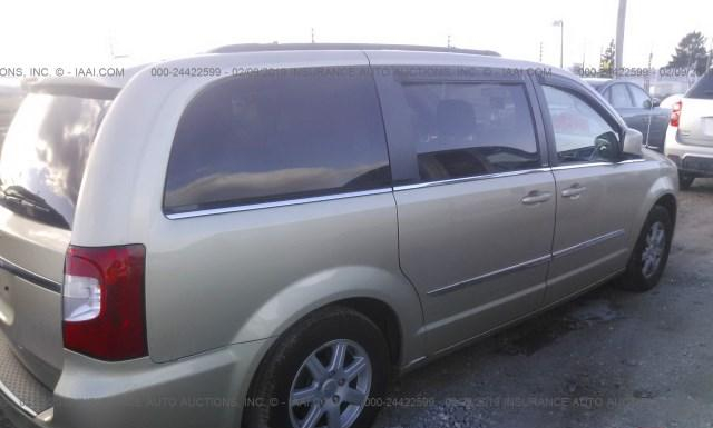 Photo 3 VIN: 2A4RR5DG4BR747069 - CHRYSLER TOWN AND COUNTRY 